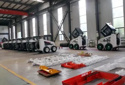 ホイールトラック式スキッドステアローダー