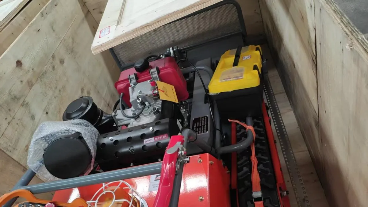 スペインの販売代理店がSAAOのリモート芝刈り機を注文