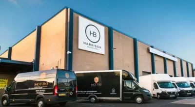 SAAOのリモート芝刈り機5台が英国に出荷