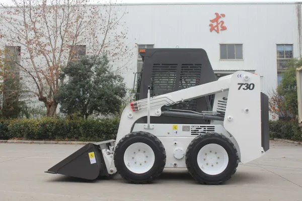 スキッドステアローダー 730